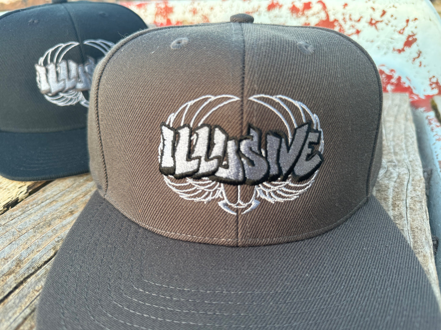 Silver - illusive - logo Hats